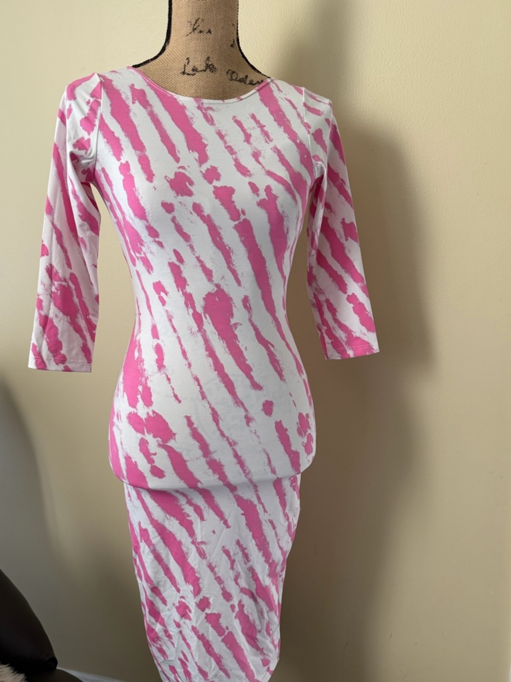 Pink & White Printed Long Sleeve Sheath Backless Dress